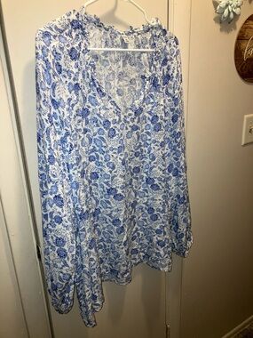 Old Navy Blue and White Floral Peasant Blouse XXL